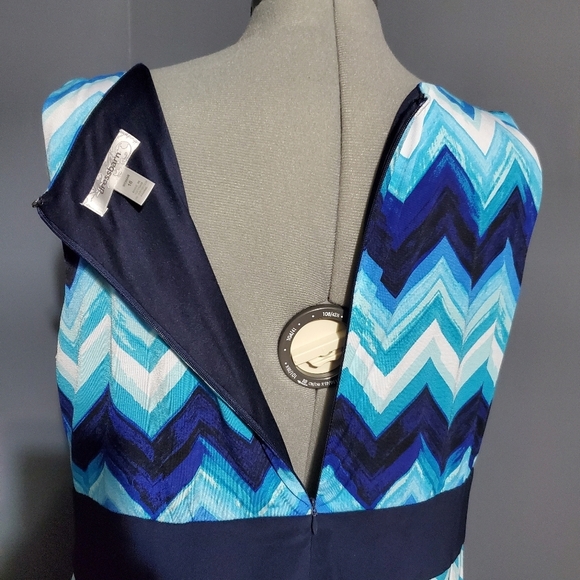 Dress Barn Dress Blue Chevron Zip Up Back Size 16 - Picture 6 of 6